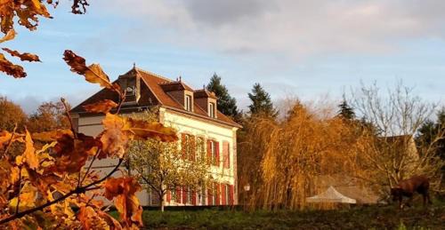 Villeneuve-sur-Yonne House | Tuilerie de Talouan Maison de maître 4 étoiles écologique et tout confort