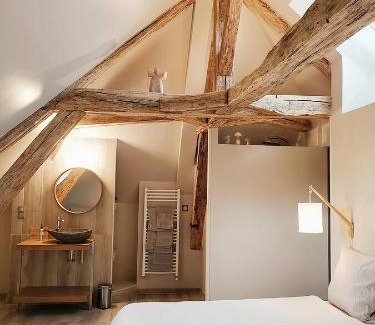 Villeneuve-sur-Yonne House | Tuilerie de Talouan Maison de maître 4 étoiles écologique et tout confort