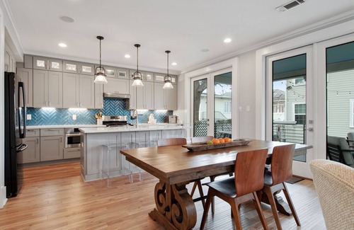 Freret House | Tulane Hip Uptown House by bars and restaurants off Freret