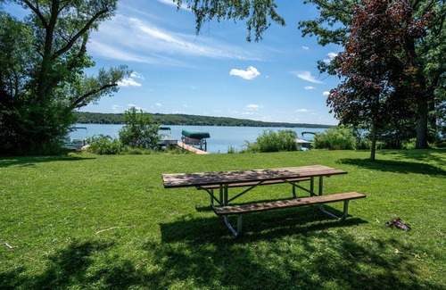 Como House | Tulip Hill – Peaceful 4 BDR on Lake Como, 10 Min to Lake Geneva!