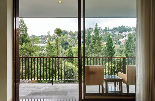 Bandung Villa | Tulip Hill View 6BR Villa with pool and movie room