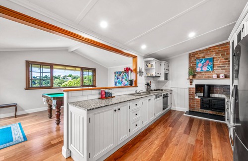 Merewether House | Tullawong House - Scenic Views - Pet Friendlynn