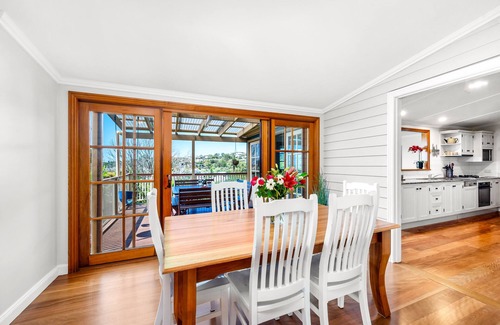 Merewether House | Tullawong House - Scenic Views - Pet Friendlynn