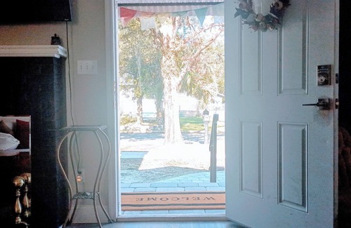Brentwood House | Tullulah-North Shore Home near Jax Zoo 2BR/1BA Just 30-minutes from the beach!
