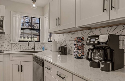 Tulsa House | Tulsa Time + 4BR + Mins to Downtown!