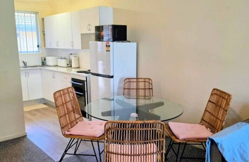 Tuncurry Villa | Tuncurry 2BR walk to lake