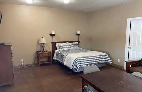 Tok Apartment | Tundra Apt #2-Modern Comfort in the Last Frontier (For families or casual travelers)