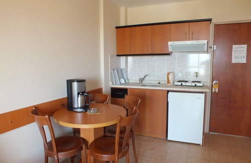 Kadnlar Denizi Mahallesi Resort | Tuntas Family Suites Kusadasi