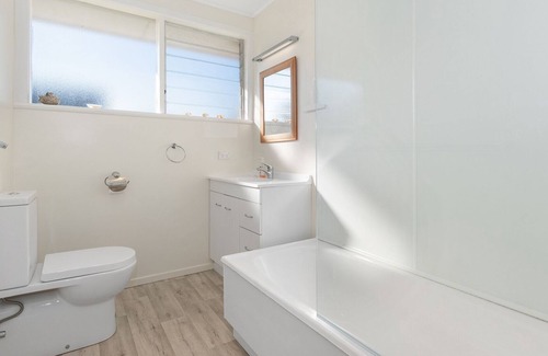 Ruakaka House | Turf n Surf - Ruakaka Holiday Home