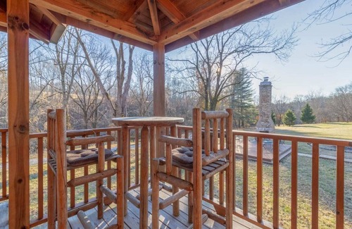 Dickson Cabin | Turkey Creek Cabin- 45 Minutes to Nashville