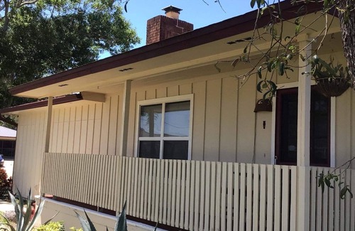 Interchange Square House | Turkey creek Nature Reserve. Two bedrooms, two bath with kayaks