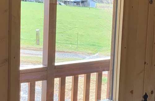 Black Mountain Cabin | Turkey Trot- New Cabin in Black Mountain w/views & discount Biltmore tickets!