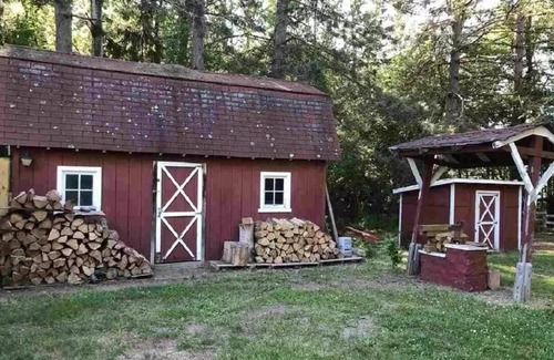 Ironwood House | Turn of the Century Getaway in the Upper Penninsula