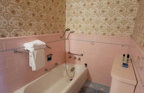 Raleigh House | Turn of the Century Secluded Estate with Sauna and Pool