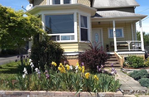 Clatskanie House | Turn of the Century Cottage Style home
