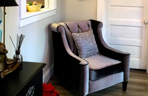 Carnation House | Turn of the century farmhouse with modern day appeal! walk to downtown, and PU!
