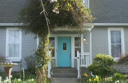 Carnation House | Turn of the century farmhouse with modern day appeal! walk to downtown, and PU!