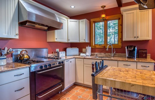Rangeley House | Turner - Nice log cabin with flat lawn to waterfront