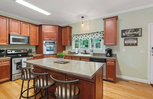 Milledgeville House | Turning Leaf, Sleeps 10, BIG WATER, Great fishing!