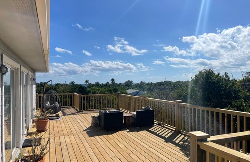 Dunmore Town House | Turning Tides - 5 bedroom house in Harbour Island with WiFi, AC and generator.