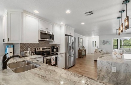 Englewood East House | Turquoise Turtle - 10155 Edmonton