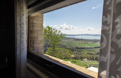 Passignano sul Trasimeno Apartment | Turret- Room with breathtaking lake view