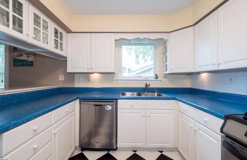 Northeast Virginia Beach House | Turtle Cove - North End VB