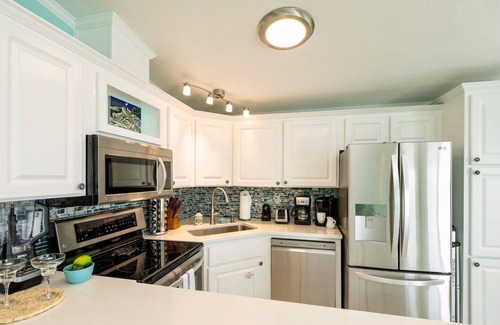 Cudjoe Key Cottage | *TURTLE COVE VIEWS @ VENTURE OUT* 2BR/2BA Cottage +35’ Private Slip | 80’ Pool