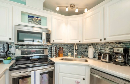 Cudjoe Key Cottage | *TURTLE COVE VIEWS @ VENTURE OUT* 2BR/2BA Cottage +35’ Private Slip | 80’ Pool