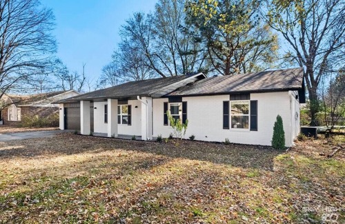 Rogers House | Turtle Creek Casa Sleeps 10