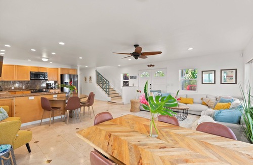 Makaha House | Turtle House by AvantStay | Oceanfront Group Retreat w/Patio + Views