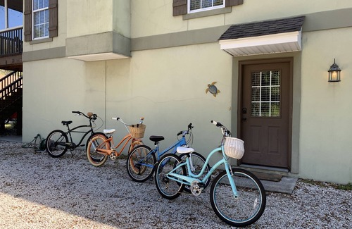 Saint Simons Island House | Turtle Villa: 4 bedrooms, 3 baths and Pet Friendly!