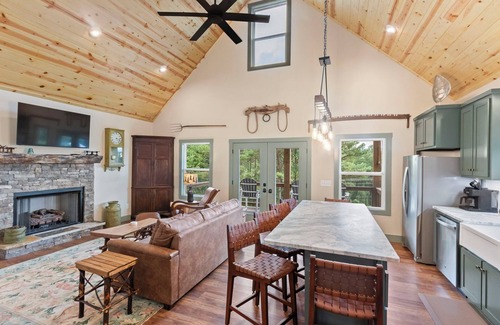 Hayesville House | TurtleKnob: Spacious 3BR home in Hayesville with stunning mountain views
