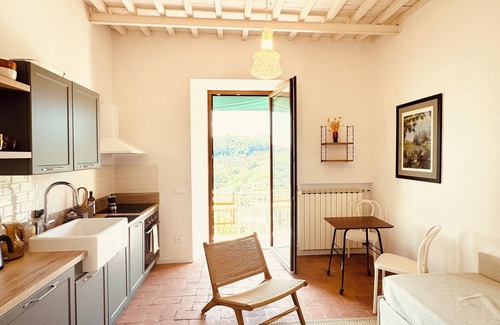 Aquilea Apartment | Tuscan Duplex with Breathtaking Views just 15 minutes away from Lucca