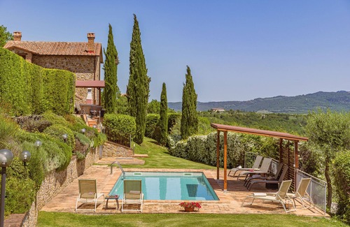 Citta della Pieve Villa | TUSCAN ESTATE 2 VILLAS, 2 POOLS , 2 JACUZZI WALKING DISTANCE TO TOWN SLEEPS 20
