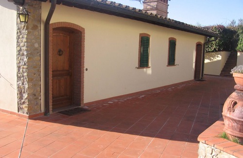 Montespertoli Apartment | Tuscan hills, near Florence, apartment sleeps 4 with pool
