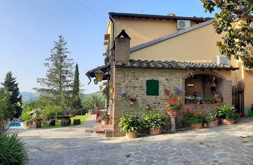 Montespertoli Apartment | Tuscan hills, near Florence, apartment sleeps 4 with pool