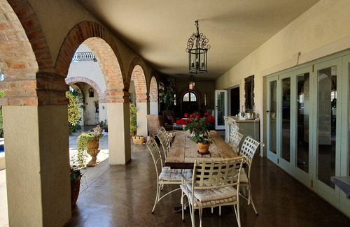 Paarl Villa | Tuscan Villa Heart of Franschhoek Valley Security/No Power Cuts/Pool/Winelands