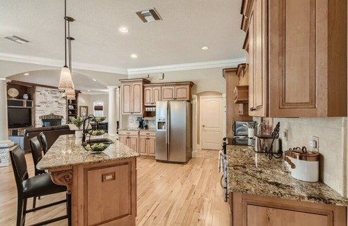Seminole Villa | Tuscan Villa with a Pristine Pool! Minutes from Redington Beach