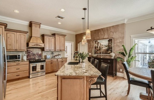 Seminole Villa | Tuscan Villa with a Pristine Pool! Minutes from Redington Beach