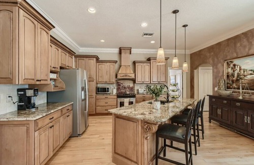 Seminole Villa | Tuscan Villa with a Pristine Pool! Minutes from Redington Beach