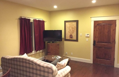 Carl Junction House | Tuscan Villa with Private Courtyard in Briarbrook (near Joplin Regional Airport)