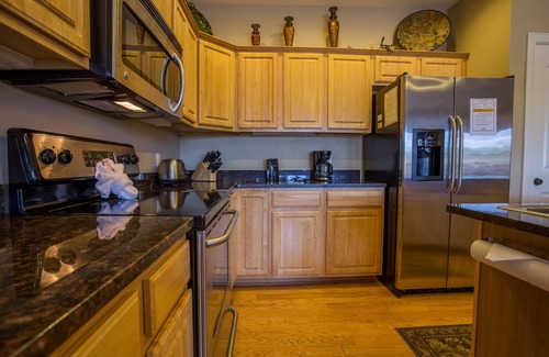 Fieldstone Bluffs House | Tuscany Hills 3 Bedroom Villa by RedAwning