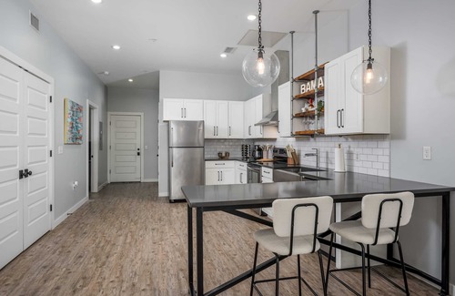Tuscaloosa Condo | Tusk’n Escape- Walk Downtown- 2BR 2BA