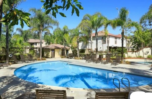 Tustin House | Tustin Retreat 4 Beds Sleeps 8 Family Ready