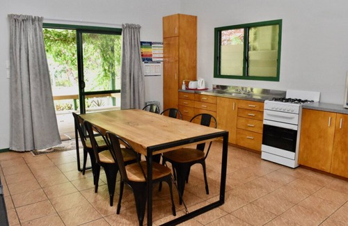 Arorangi House | Tuteveras' Arms - Arorangi