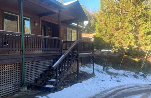 Twain Harte Cabin | Twain Harte, Sugar Bear Cabin near snow parks and Dodge Ridge.nCozy Cabin