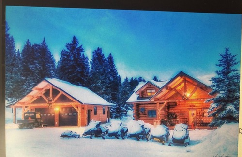 Cody Cabin | Tweek's Cabin- luxury cabin with yard, fire pit, and hot tub!nn