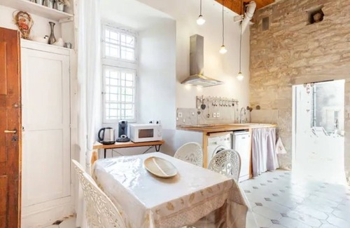 Castelnau-Valence House | Twelfth-century castle