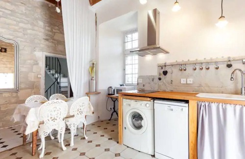 Castelnau-Valence House | Twelfth-century castle